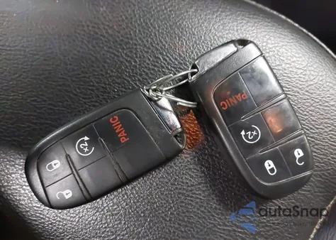 2019 Jeep Compass Latitude 4X4 z USA, uszkodzony, nr VIN 3C4NJDBBXKT593879